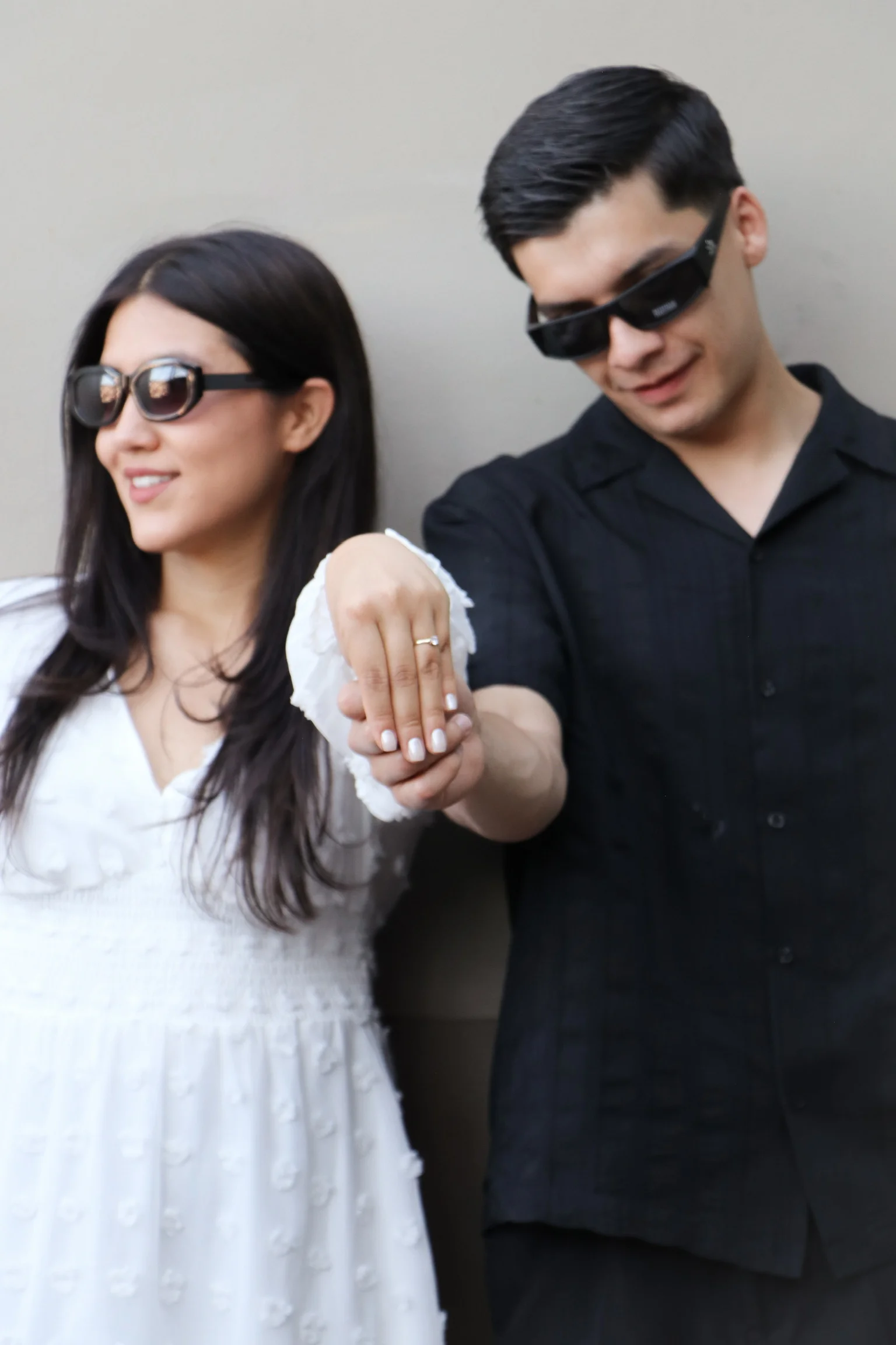Pareja en la calle colonial